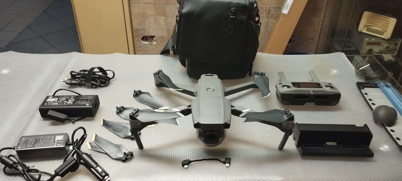 DJI Mavic 2 Pro + Hub di Ricarica x4 + Caricatore da Auto + Borsa - Garanzia