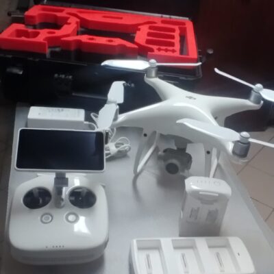 DJI Phantom 4 Pro V2.0 + Radio Display + Hub di Ricarica - Garanzia