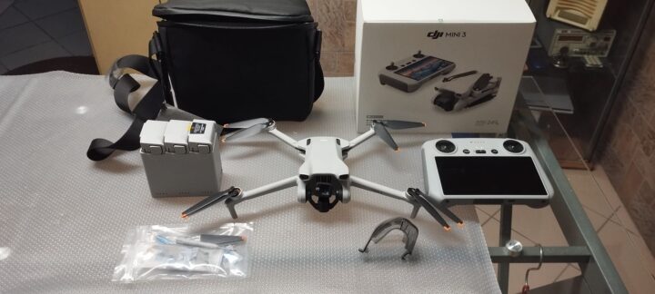 DJI Mini 3 Fly More Combo (DJI RC)- Condizioni Eccellenti