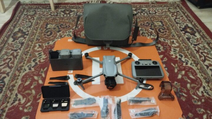 DJI Air 3S Combo (DJI RC 2) - Cicli Batteria 0/0/1 - Pari al Nuovo -Garanzia della Casa