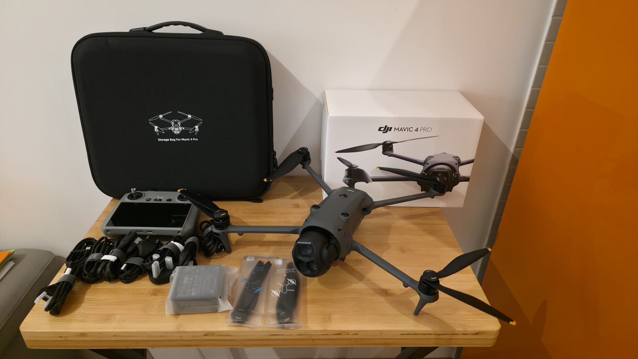DJI Mavic 4 Pro (DJI RC 2) - Acquistato 07/2025 -Garanzia della casa fino a 07/2027