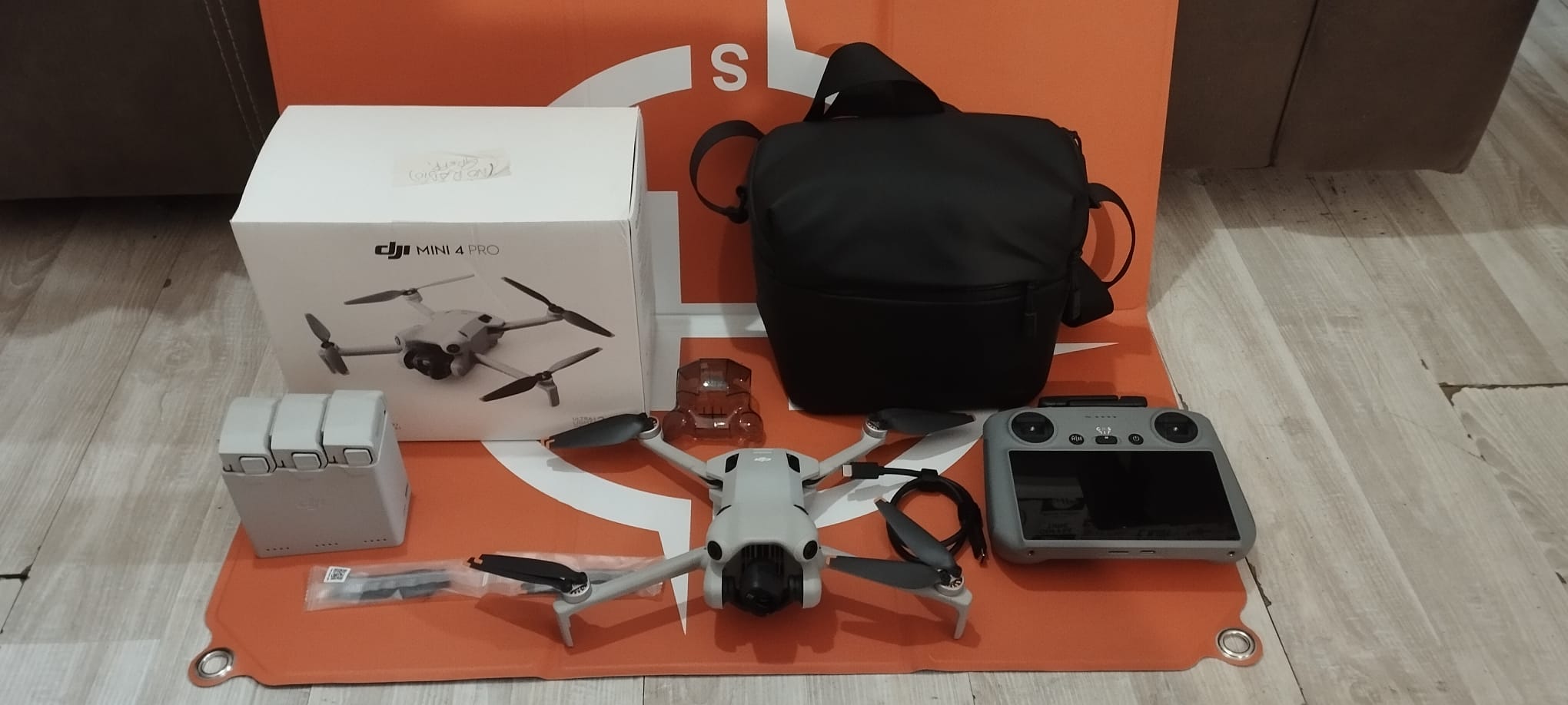 DJI Mini 4 Pro Fly More Combo (RC 2)- Pari al Nuovo