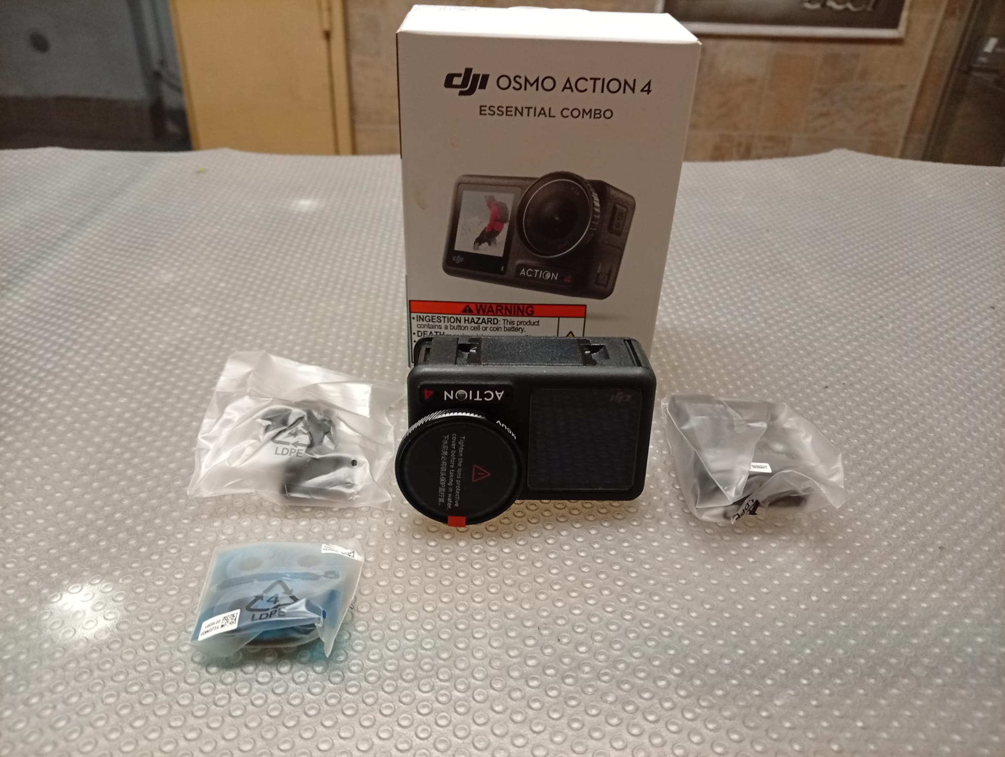 Dji Osmo Action 4 Essential Combo -Pari al Nuovo